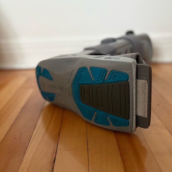 Adjustable Gray Orthopedic Boot - Picture 5 of 5